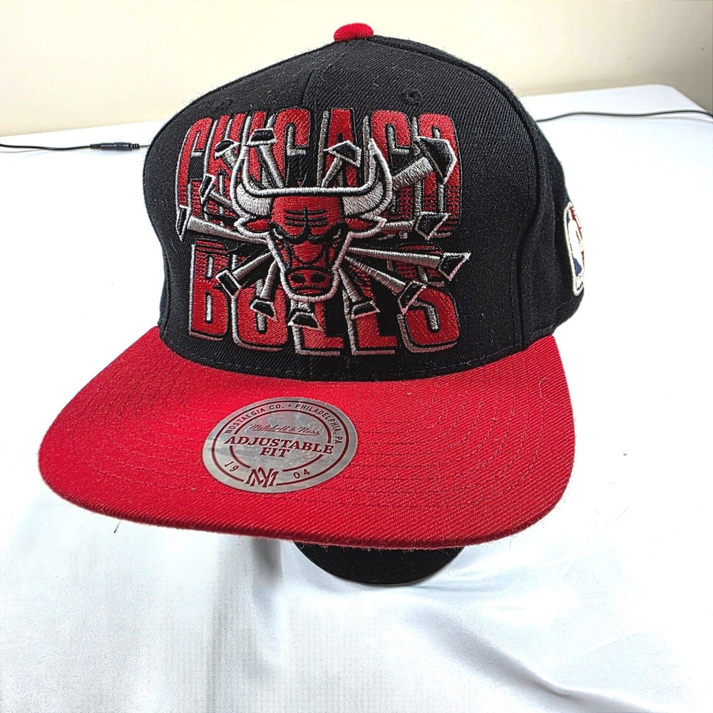 Mitchell &‎ Ness Chicago Bulls Snapback Hat NBA Hardwood Classics Black Red Cap